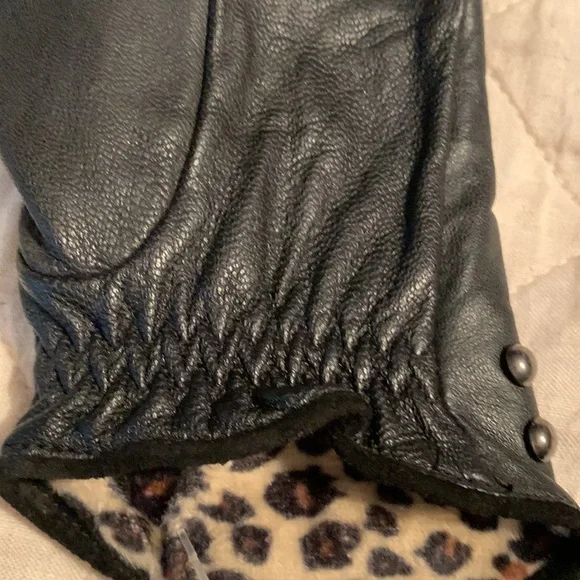 Leather studded gloves, Nine West, size M but more like a small, NWT - Picture 8 of 8